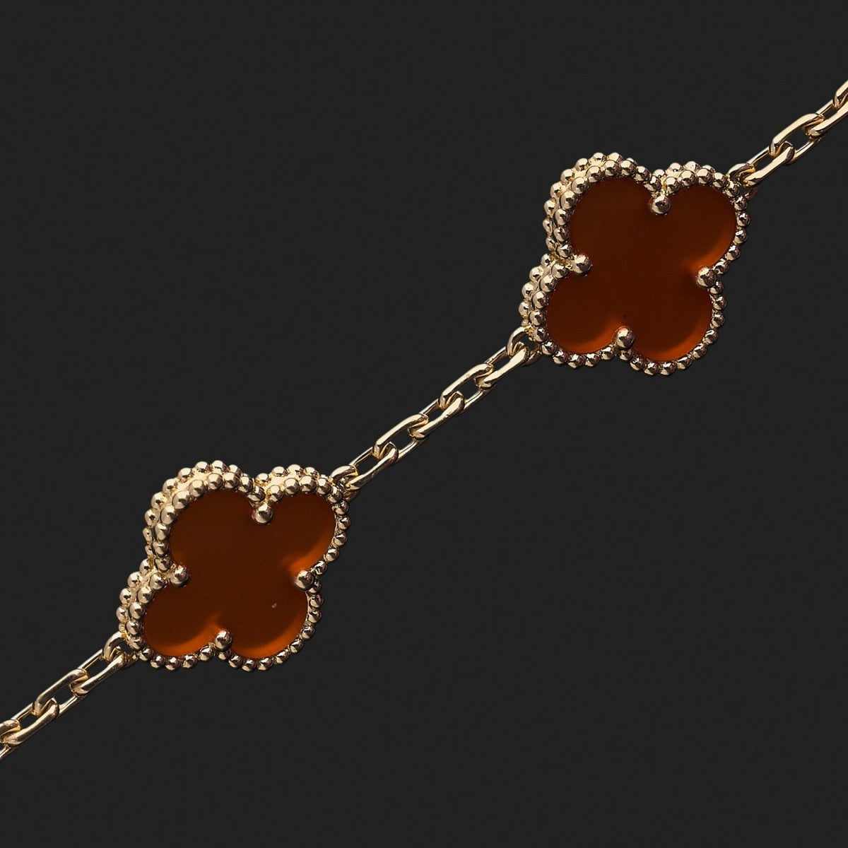 CURB CHAIN VAN CLEEF ALHAMBRA RED CARNELIAN